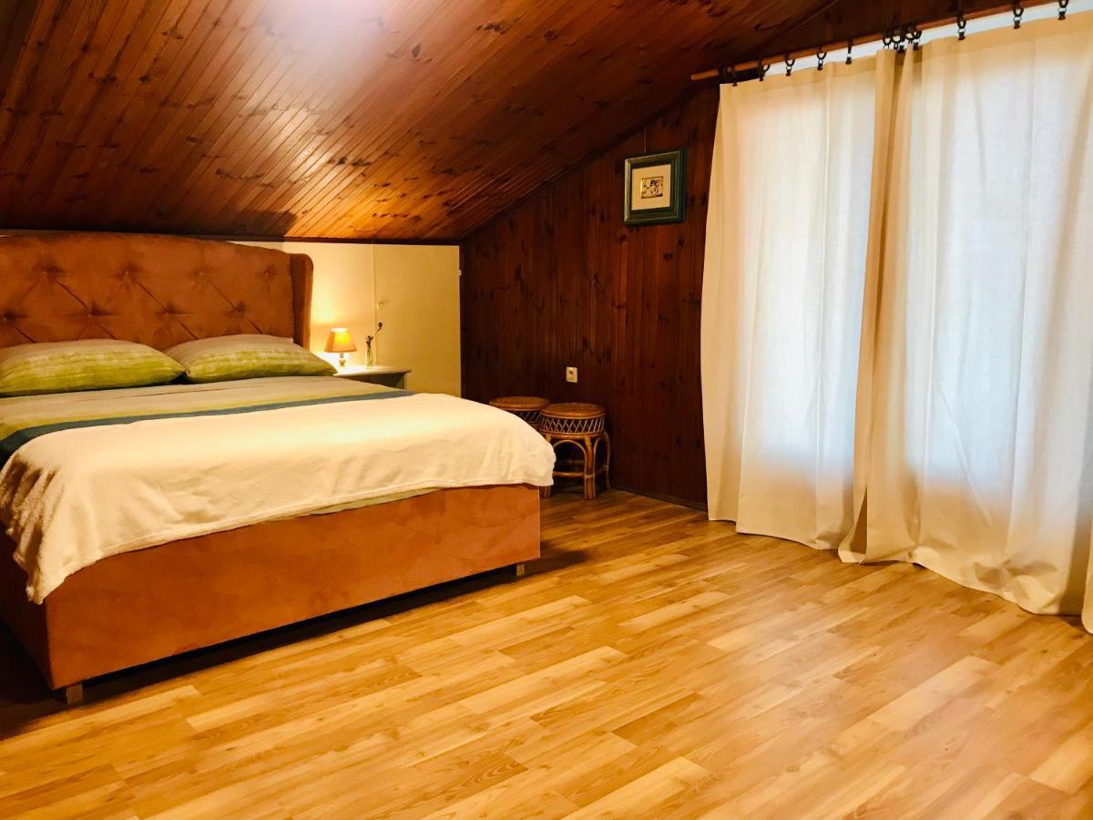 Enam Room Kojsko Buitenkant foto