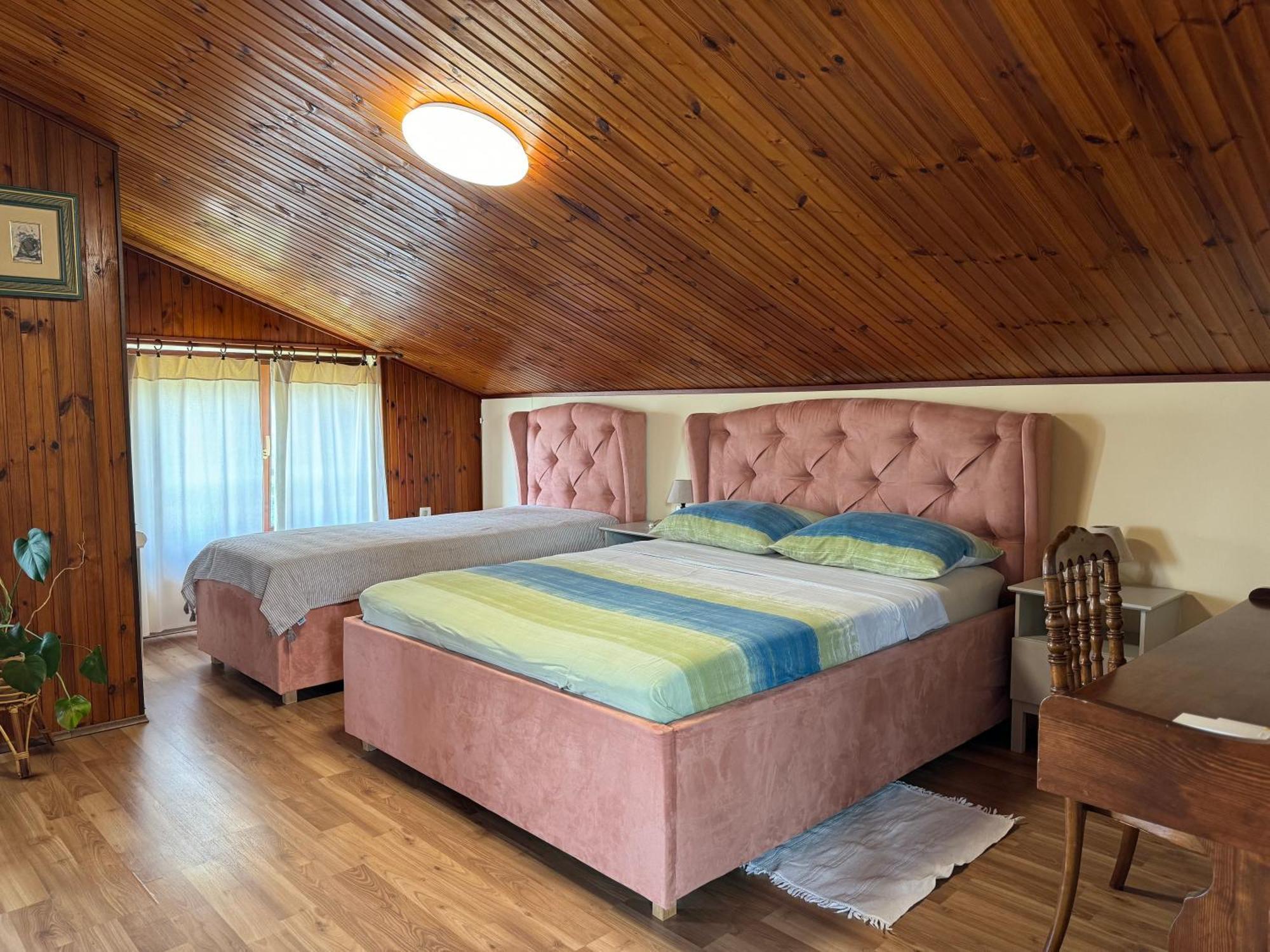 Enam Room Kojsko Buitenkant foto