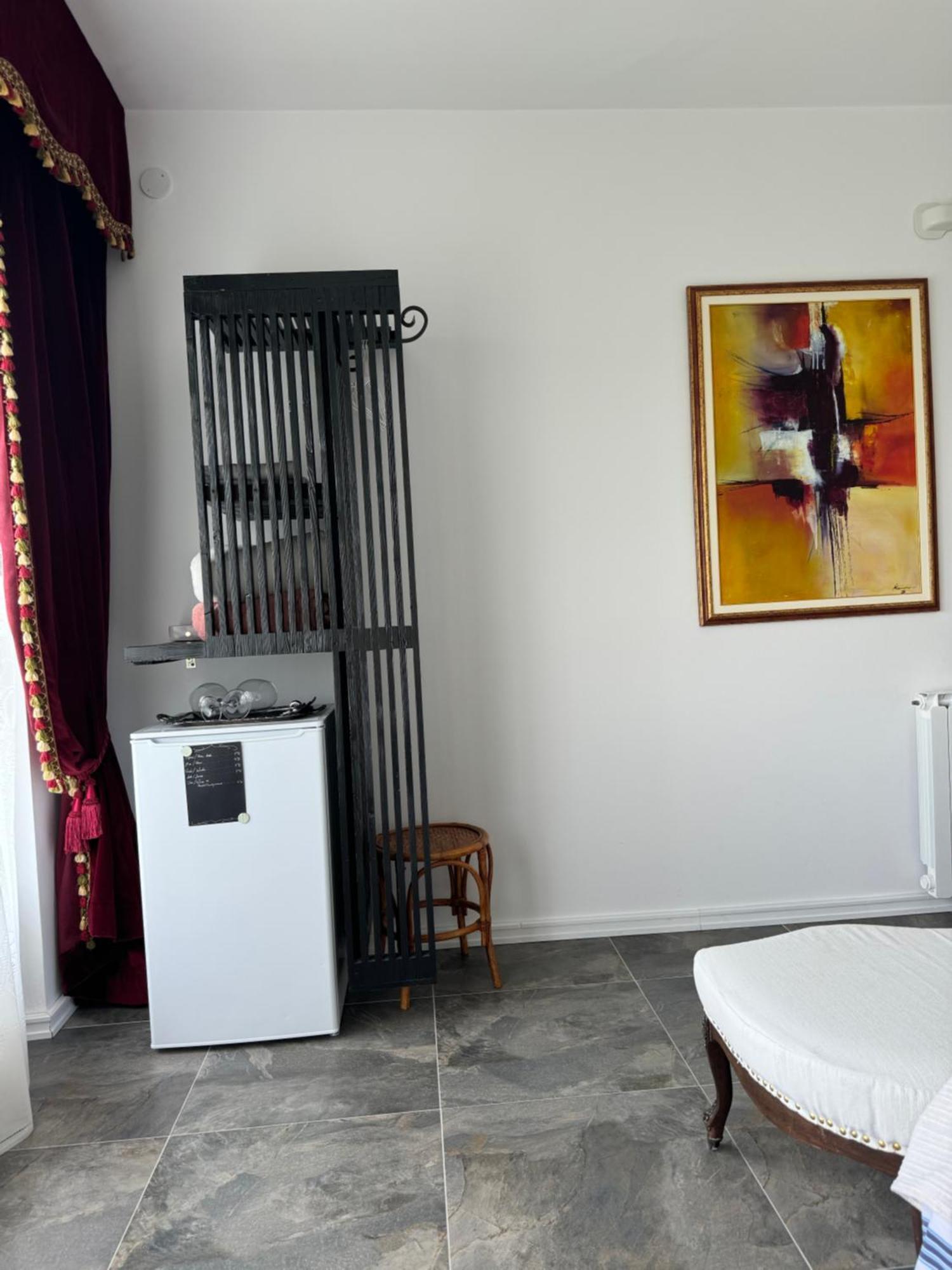 Enam Room Kojsko Buitenkant foto