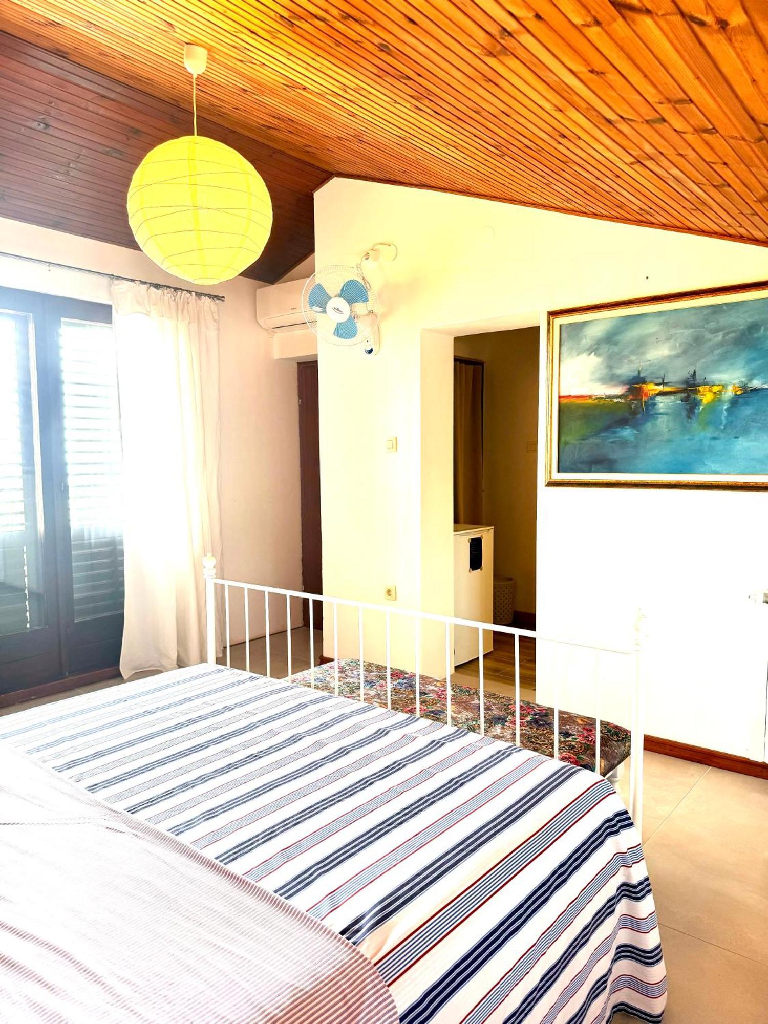 Enam Room Kojsko Buitenkant foto